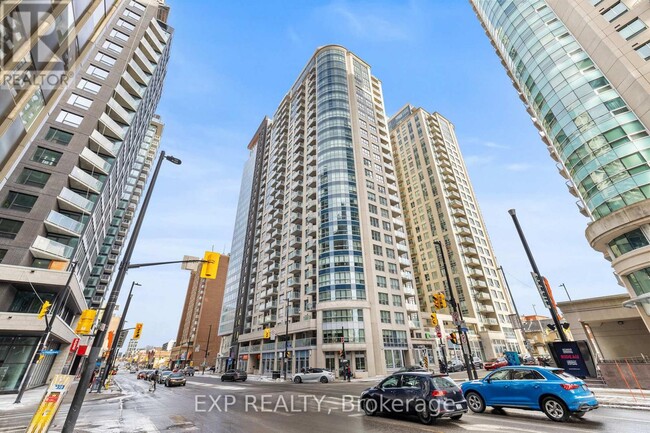 242-2242 Rideau St