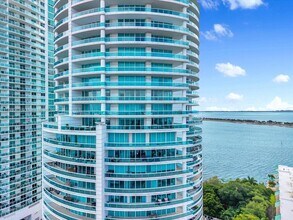 2127 Brickell Ave in Miami, FL - Building Photo - Building Photo