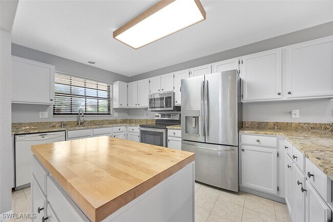 6654 Tannin Ln in Naples, FL - Building Photo - Building Photo