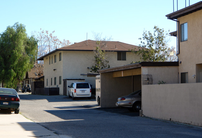 3664 N E St in San Bernardino, CA - Foto de edificio - Building Photo