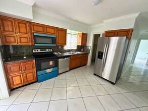 19341 NE 1st Pl in Miami, FL - Building Photo - Building Photo