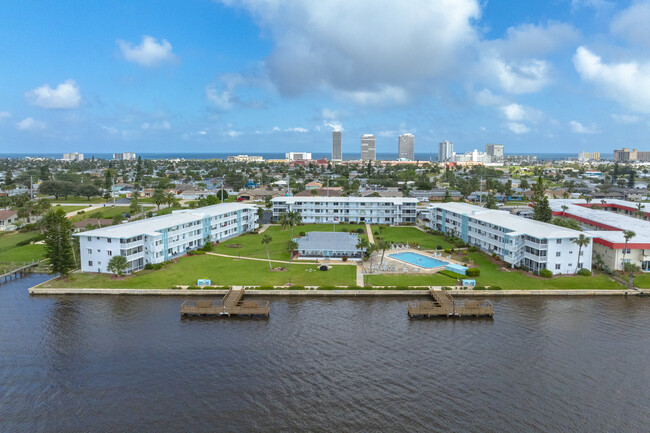 Daytona Beach Harbour in Daytona Beach, FL - Building Photo - Building Photo