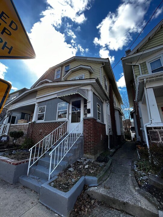 647 Edgewood Ave in Trenton, NJ - Building Photo