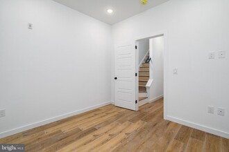 1729 Francis St-Unit -2 in Philadelphia, PA - Foto de edificio - Building Photo