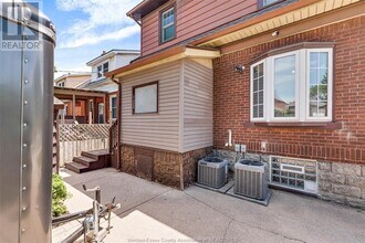 394 Grove Ave in Windsor, ON - Building Photo - Building Photo