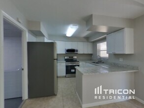 13912 Henson Cir in Tampa, FL - Building Photo - Building Photo
