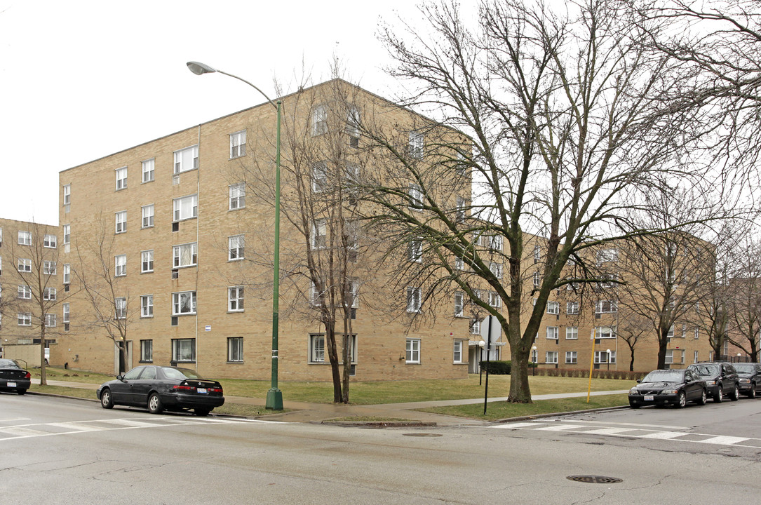 Granville Court Condominiums in Chicago, IL - Building Photo