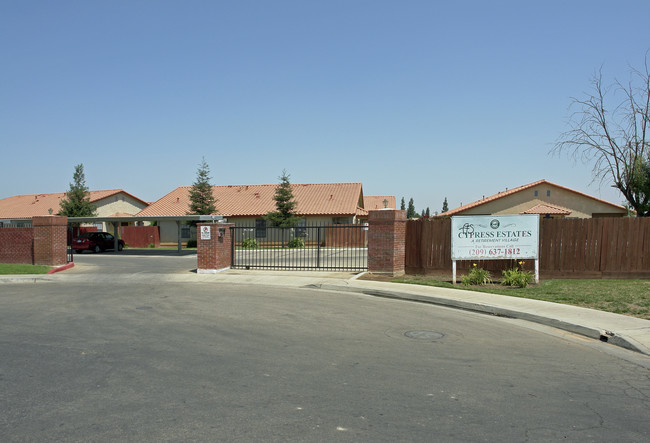 1405 E Cypress Ave in Reedley, CA - Building Photo - Building Photo