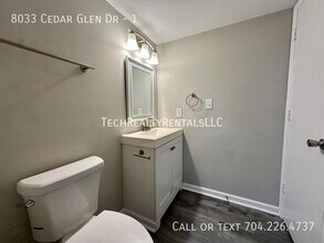 8033 Cedar Glen Dr in Charlotte, NC - Building Photo - Building Photo