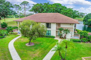 420 Brackenwood Ln S in Palm Beach Gardens, FL - Building Photo