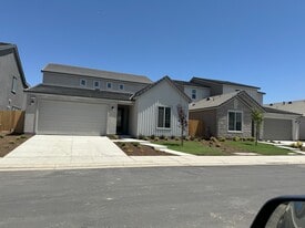 1053 Traverse Dr S in Madera, CA - Building Photo