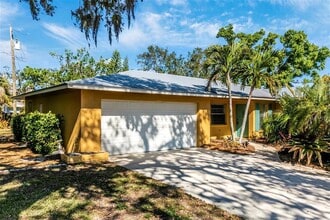 3039 Chase Cir in Sarasota, FL - Building Photo - Building Photo