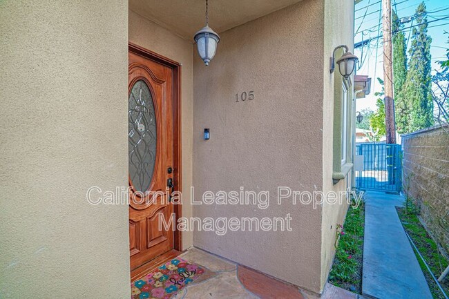 701 E Cypress Ave in Burbank, CA - Building Photo - Building Photo