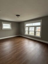 225 E 31st St, Unit 2 in Erie, PA - Foto de edificio - Building Photo