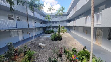 6095 W 18th Ave in Hialeah, FL - Foto de edificio - Building Photo