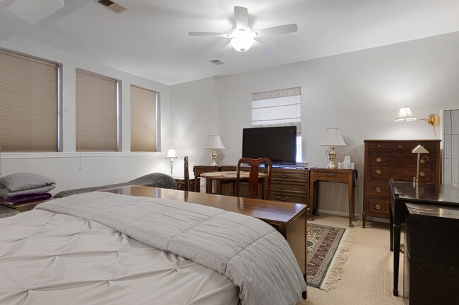 3512 W Leland Ave, Unit Private Suite in Chicago, IL - Foto de edificio - Building Photo