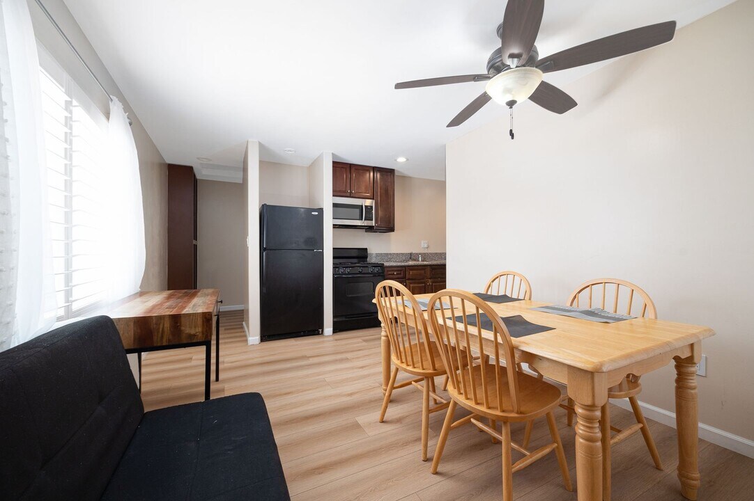 554 Los Angeles Pl in San Diego, CA - Building Photo