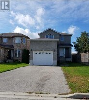 38 Lang Dr in Barrie, ON - Building Photo