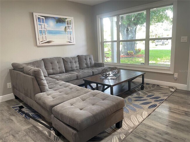 1625 Madrid Dr in Largo, FL - Building Photo - Building Photo