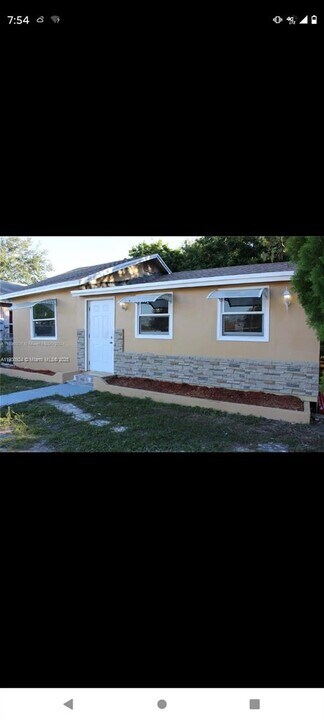 1918 NW 82nd St in Miami, FL - Building Photo