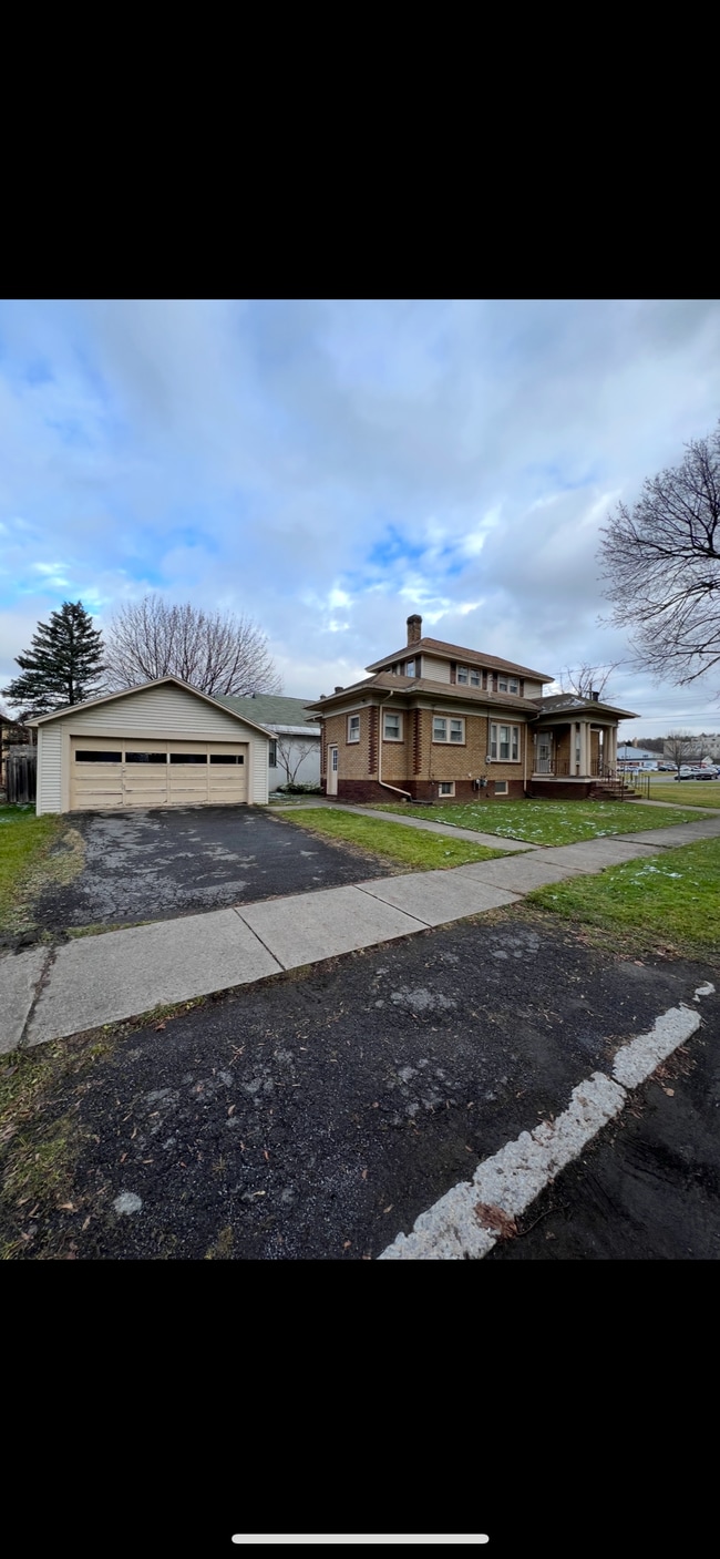 2226 Sunset Ave in Utica, NY - Foto de edificio - Building Photo