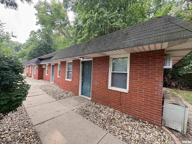 200 W Bluff St