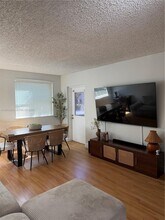 8120 Geneva Ct in Doral, FL - Building Photo - Building Photo