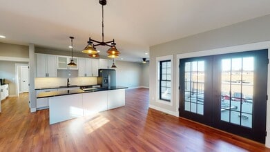 1007 E Maple Ave in Norfolk, NE - Building Photo - Building Photo