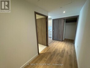 27 McMahon Dr in Toronto, ON - Building Photo - Building Photo