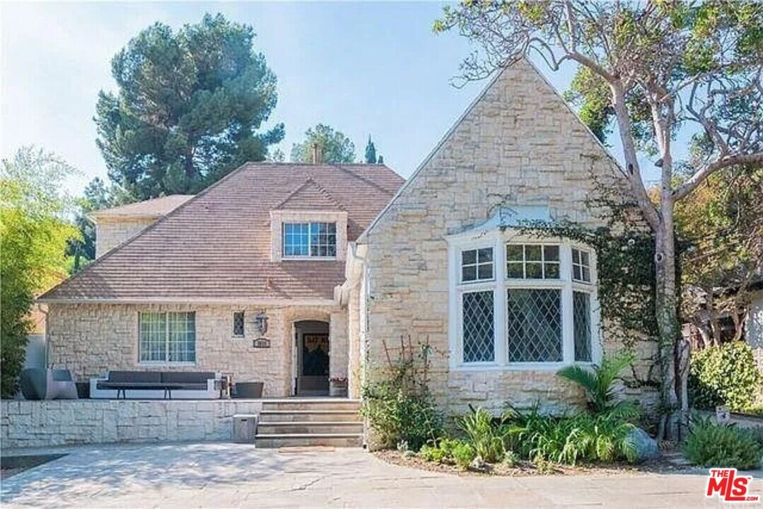 2633 N Commonwealth Ave in Los Angeles, CA - Building Photo