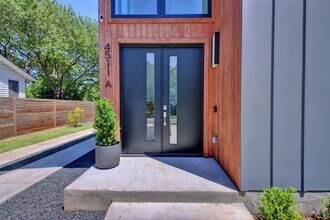 4511 S 2nd St in Austin, TX - Foto de edificio - Building Photo