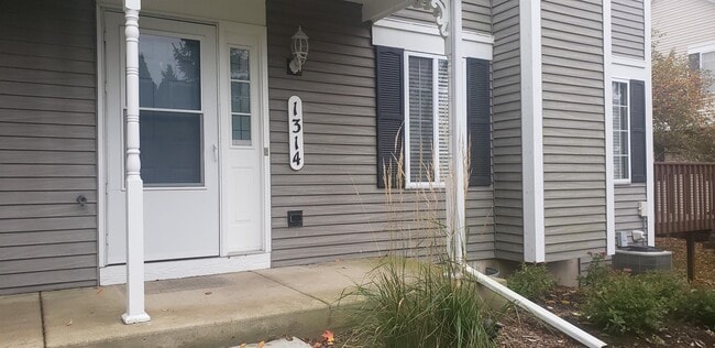 property at 1314 Sandhurst Ln