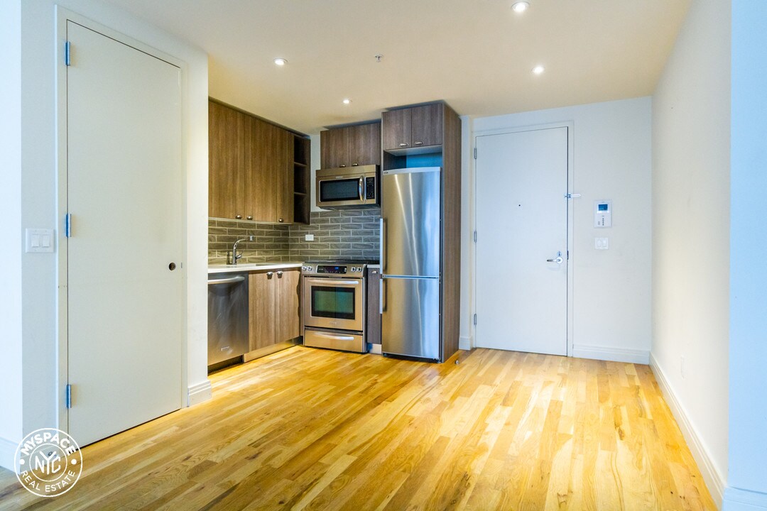 53 Broadway in Brooklyn, NY - Building Photo