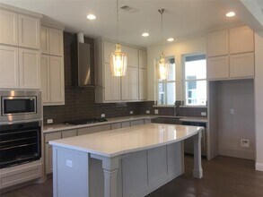 6824 Royal View Dr in McKinney, TX - Building Photo - Building Photo