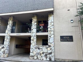 4044 Buena Vista St-Unit -103 in Dallas, TX - Building Photo - Building Photo