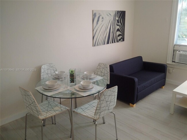 842 Meridian Ave in Miami Beach, FL - Building Photo - Building Photo