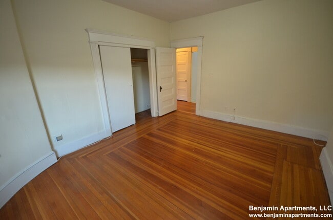 1595 Beacon St, Unit 10 in Brookline, MA - Building Photo - Building Photo