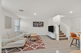 9917 Canary Hls St in Las Vegas, NV - Building Photo - Building Photo