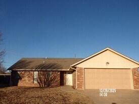 4914 SE Randolph Rd in Lawton, OK - Building Photo