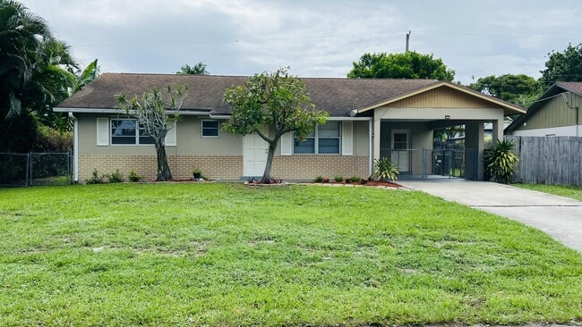 6831 Eastview Dr in Lantana, FL - Building Photo - Building Photo