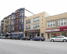 2831 N Clark St in Chicago, IL - Foto de edificio - Building Photo