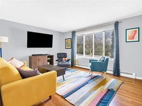 32 Hamlin Ave in Warwick, RI - Building Photo - Building Photo