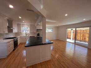 6641 Glade Ave, Unit 6641 Glade Ave. in Woodland Hills, CA - Foto de edificio - Building Photo