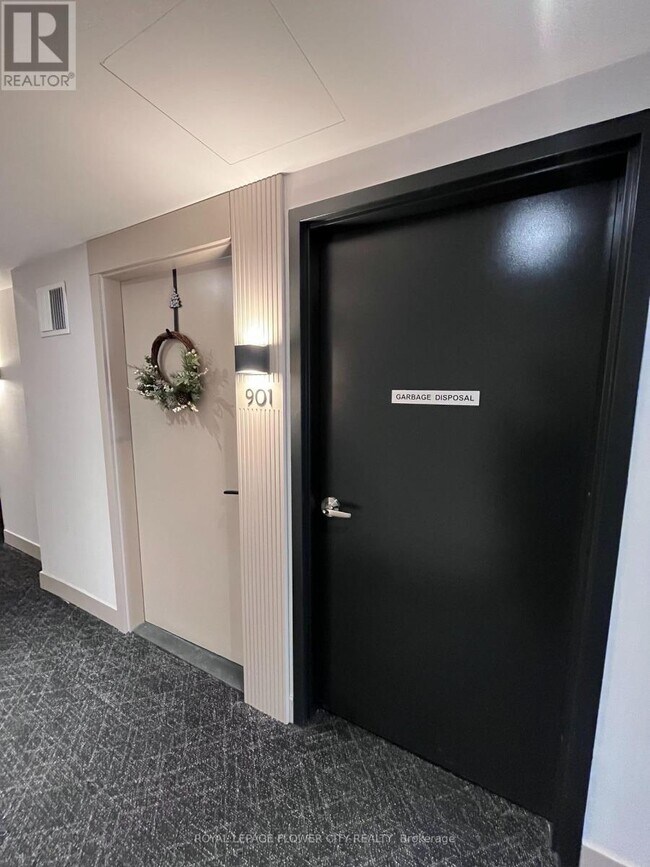 225 Malta Ave. in Brampton, ON - Building Photo - Building Photo