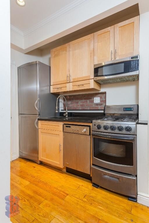 44 Avenue B in New York, NY - Building Photo - Building Photo