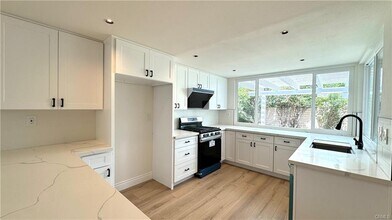 15451 Alsace Cir in Irvine, CA - Building Photo - Building Photo