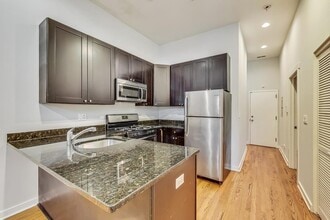 1645 W Huron St in Chicago, IL - Building Photo - Building Photo
