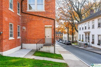 426 Heckewelder Pl in Bethlehem, PA - Building Photo - Building Photo