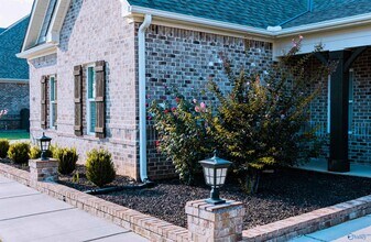 102 Willow Lake Cir SW in Huntsville, AL - Building Photo - Building Photo