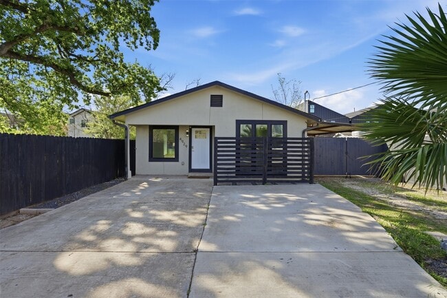 property at 4929 Creekmont Dr